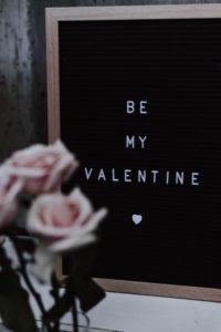 Be my Valentine board near pink roses