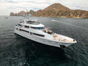 What to Expect When Renting a Luxury Yacht Charter